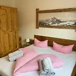 Chalet Fuegen *