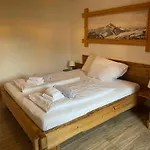 Chalet Fuegen * 菲根
