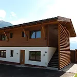 Chalet Fuegen 木屋 菲根