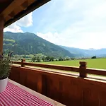 Chalet Fuegen *