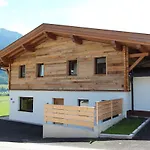 Chalet Fuegen 木屋