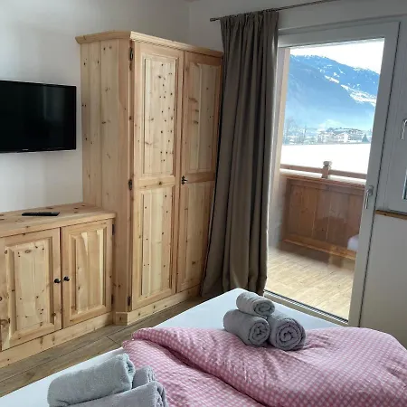 Chalet Fuegen בקתה פוגן