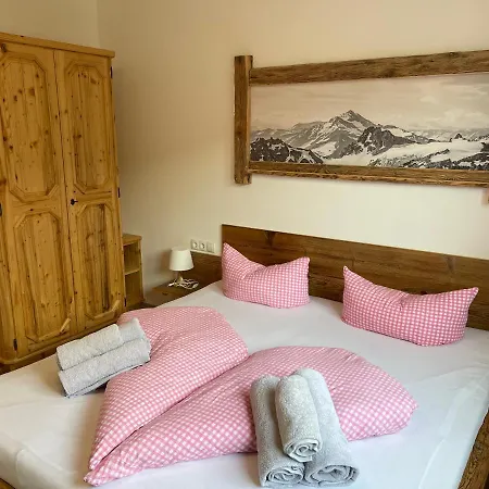 Chalet Fuegen *