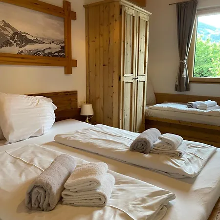 Chalet Fuegen *