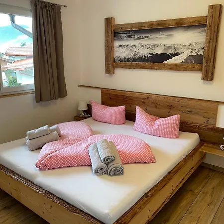 Chalet Fuegen בקתה *