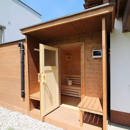 Chalet Fuegen בקתה *